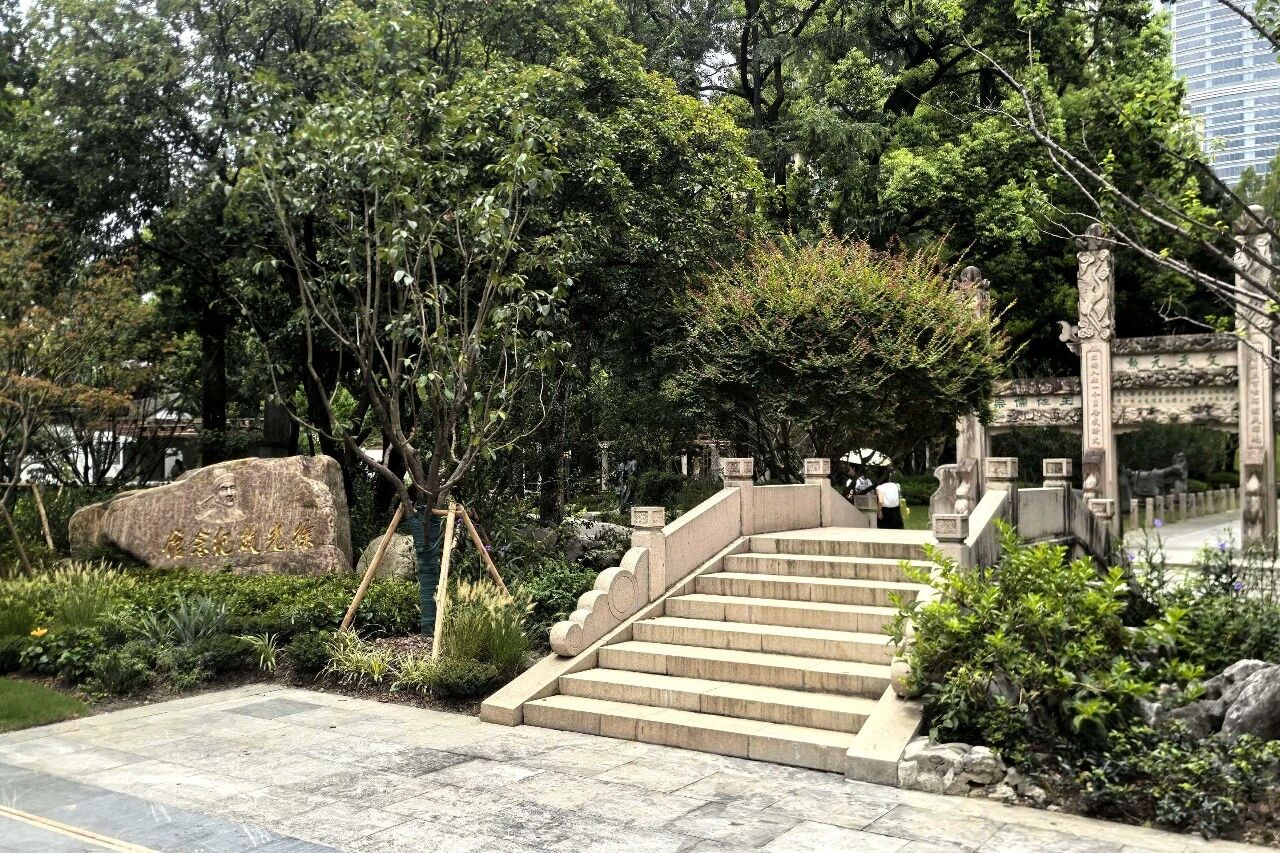 23年来最大规模更新提升！徐家汇的光启公园怎么逛？去找这四座雕塑