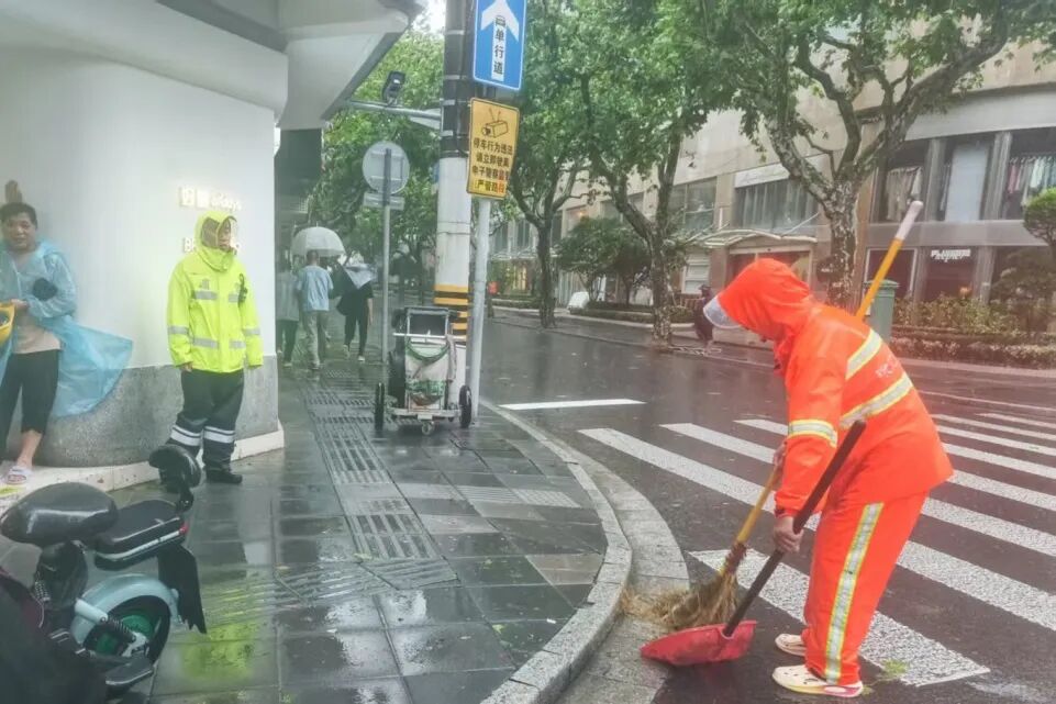 逆风而行！湖南街道全力以赴迎战台风“白海豚”