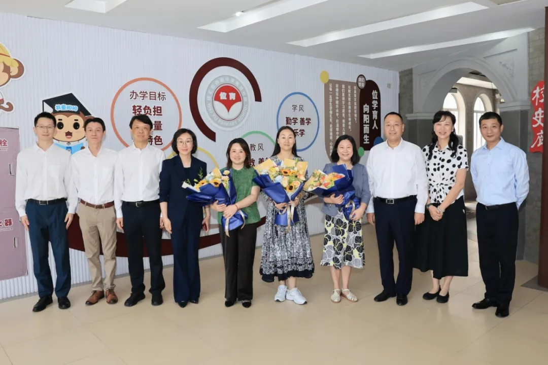 曹立强带队调研特色办学，慰问专家教授  并向全区教育工作者致以节日问候